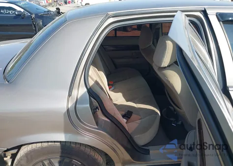 2004 Mercury Grand Marquis Gs из США, поврежденный, VIN 2MEFM74W34X694419